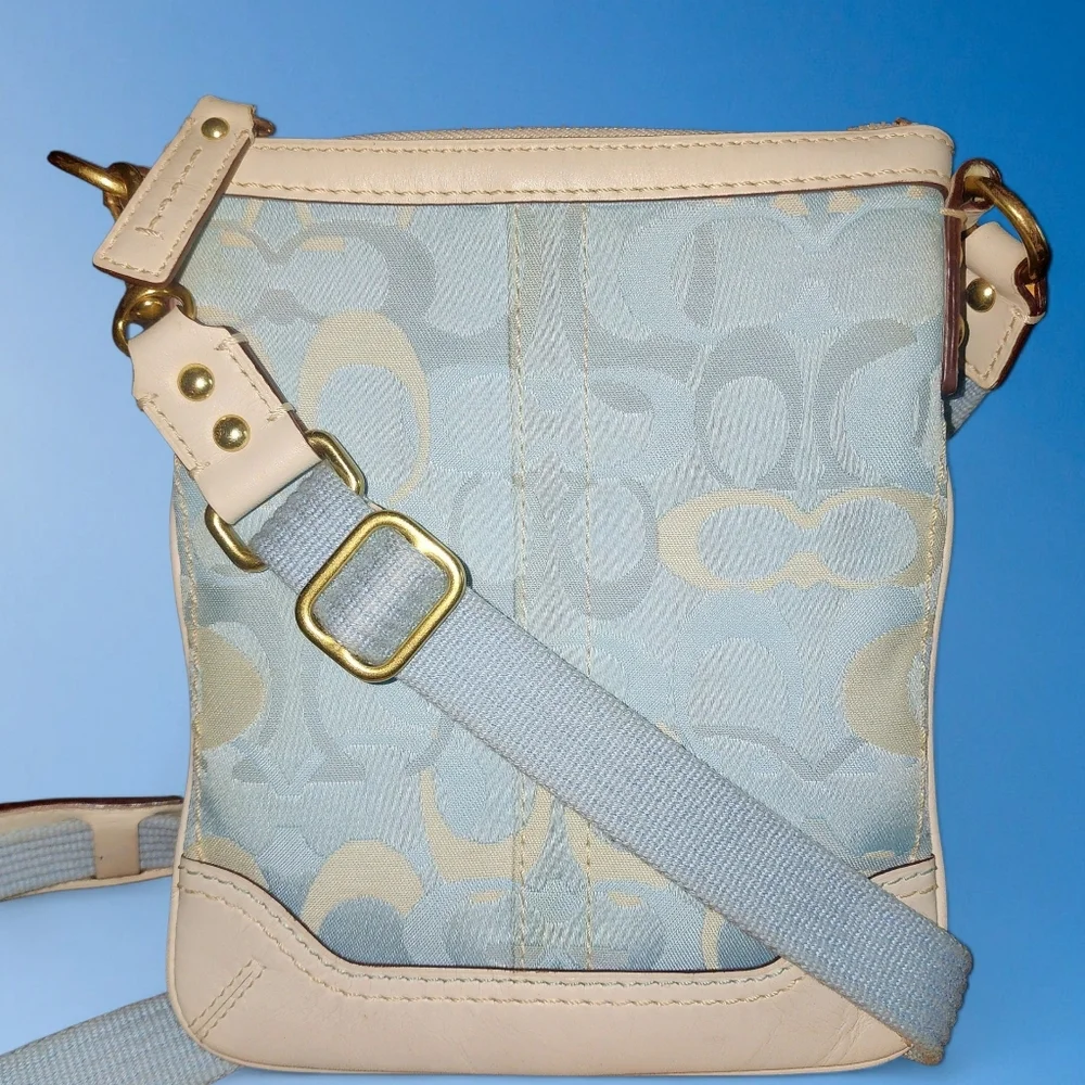 COACH OPTIC SIGNATURE SWINGPACK